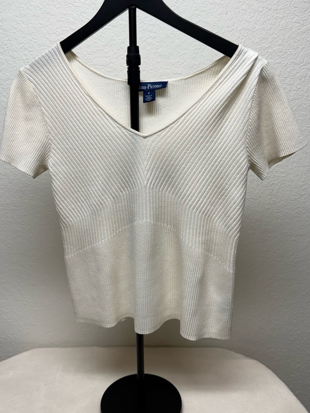 Evan Picone Cream Short-Sleeve V-Neck Ribbed Knit Top
